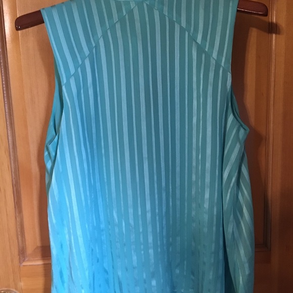 Forever 21 adorable chiffon sleeveless v-neck top.  Sz M - Picture 4 of 5